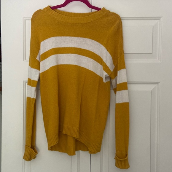 American Eagle mustard yellow sweater in size small - Picture 1 of 3